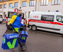 МакДональдс и Delivio доставляют обеды на подстанции скорой помощи