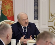 Лукашенко: чиновники должны защищать Беларусь «трудом, кровью, потом и своей жизнью»