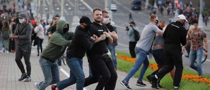 В Беларуси задержано около 200 человек, СК возбудил уголовное дело